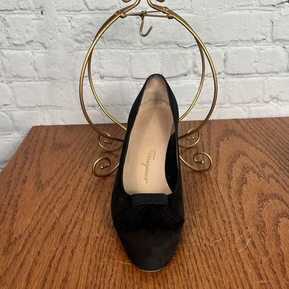 Salvatore Ferragamo Low Heel Tassel 7.5 B Suede Heels - Picture 2 of 12